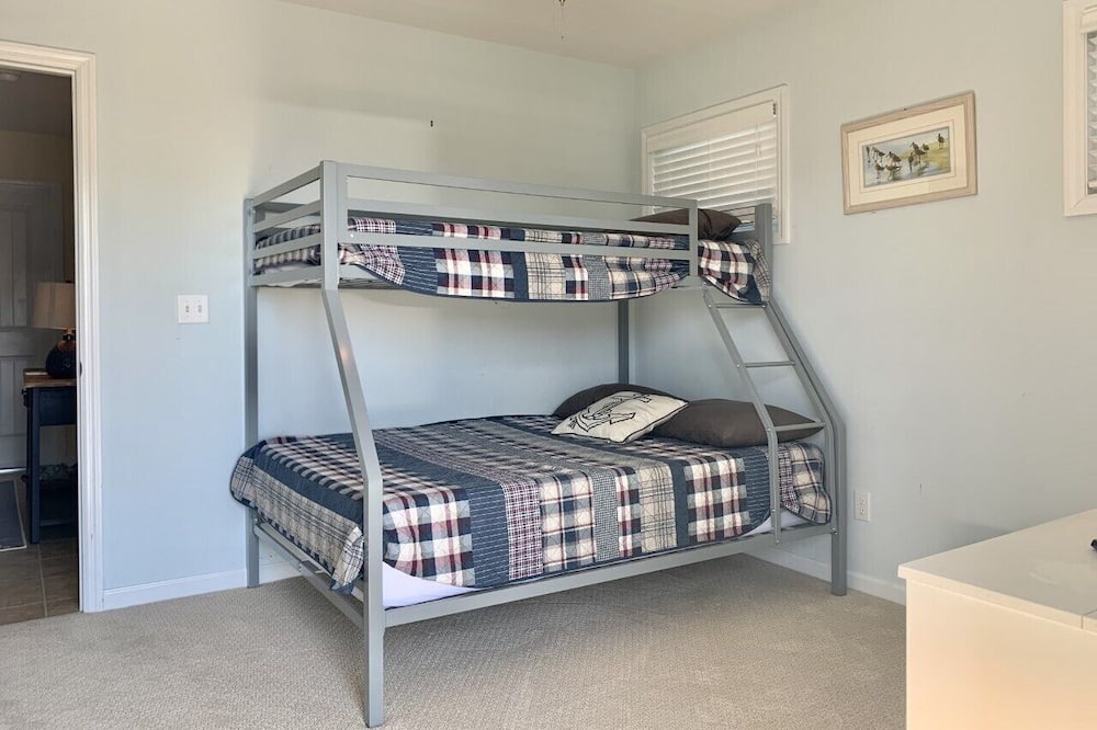 Photo of Bedroom in McCutcheon Field