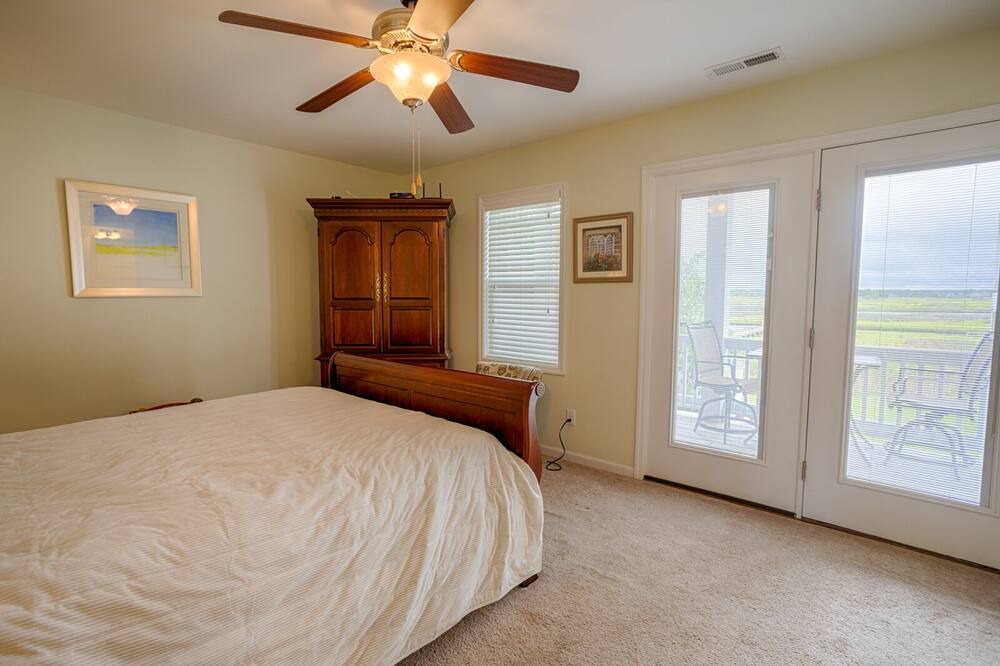 Photo of Bedroom in McCutcheon Field