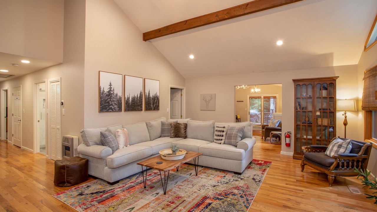 Photo of Livingroom in Charter Hills