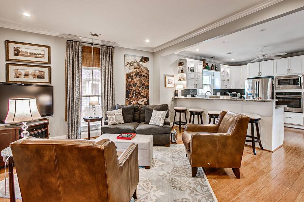 Photo of Livingroom in Old Irving Park