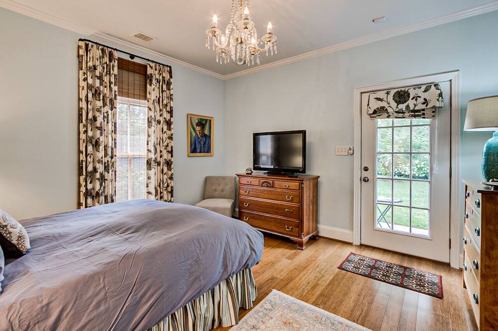 Photo of Bedroom in Old Irving Park