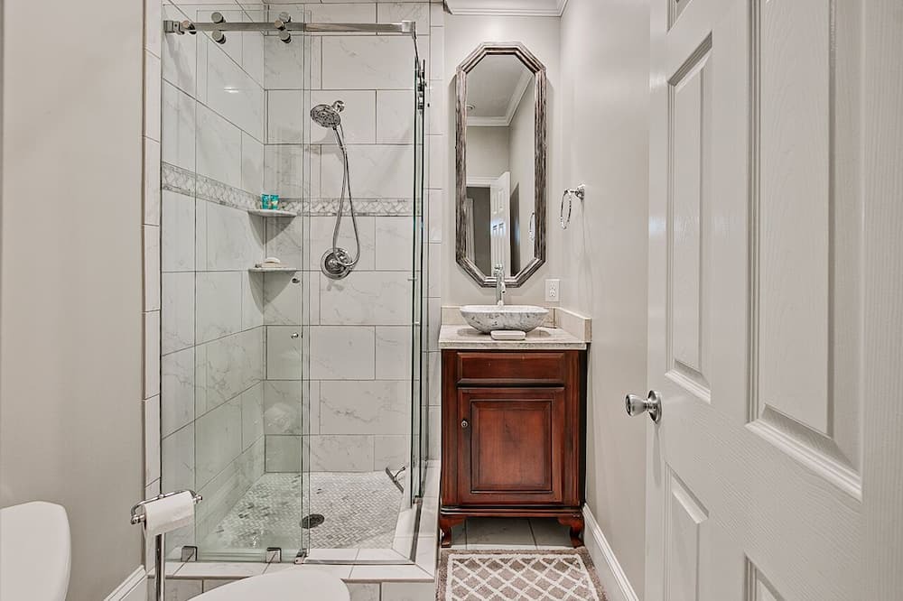 Photo of Bathroom in Old Irving Park