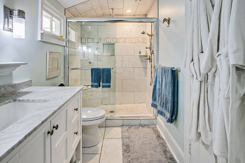 Photo of Bathroom in Old Irving Park