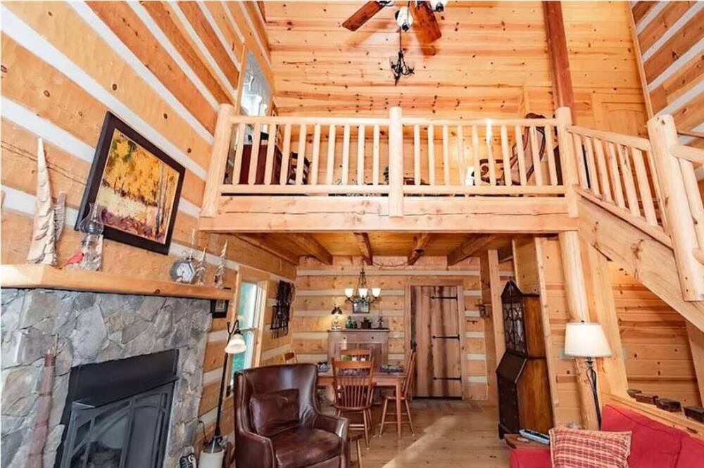 Photo of Livingroom in Old Fields
