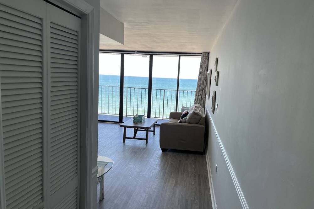 Photo of Livingroom in Wilmington Beach