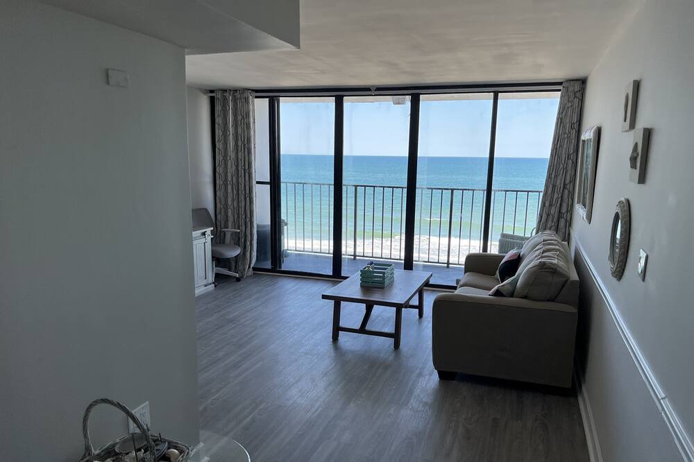 Photo of Livingroom in Wilmington Beach