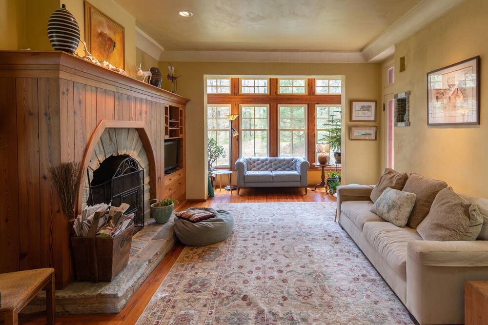 Photo of Livingroom in Laurel Park