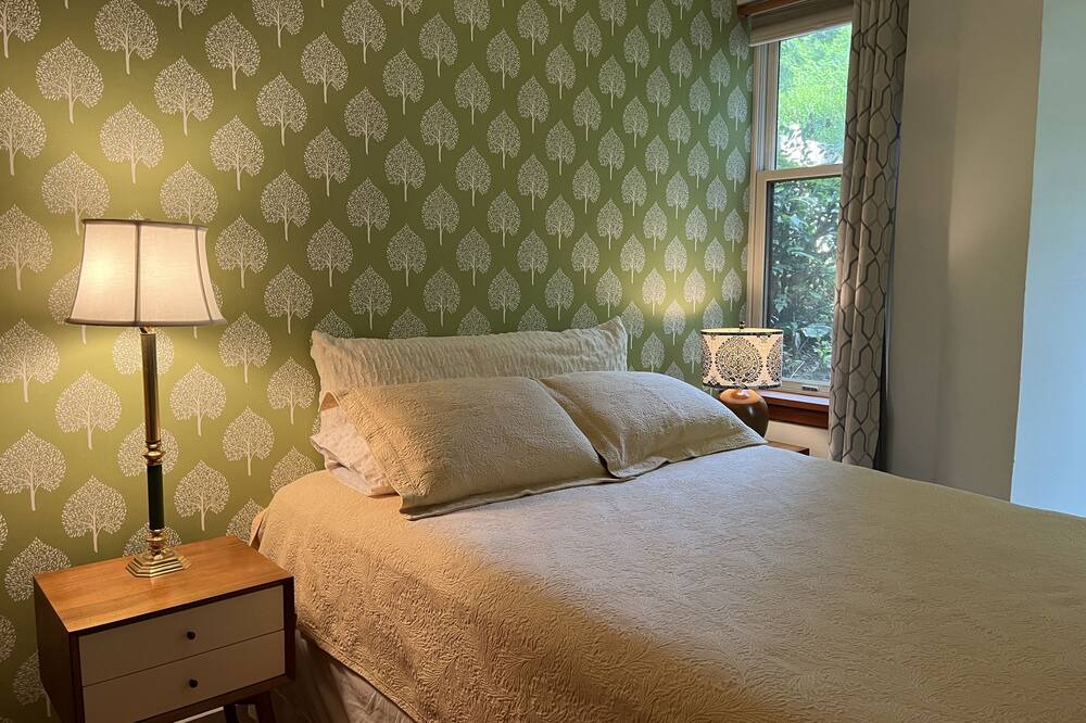Photo of Bedroom in Laurel Park