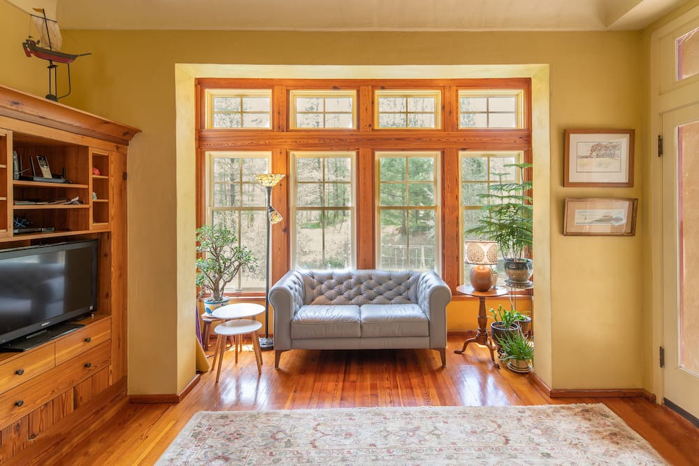 Photo of Bedroom in Laurel Park