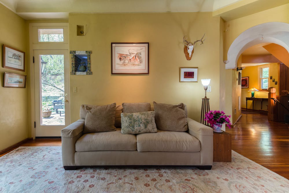 Photo of Bedroom in Laurel Park