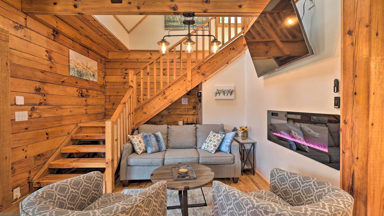 Photo of Livingroom in Purlear
