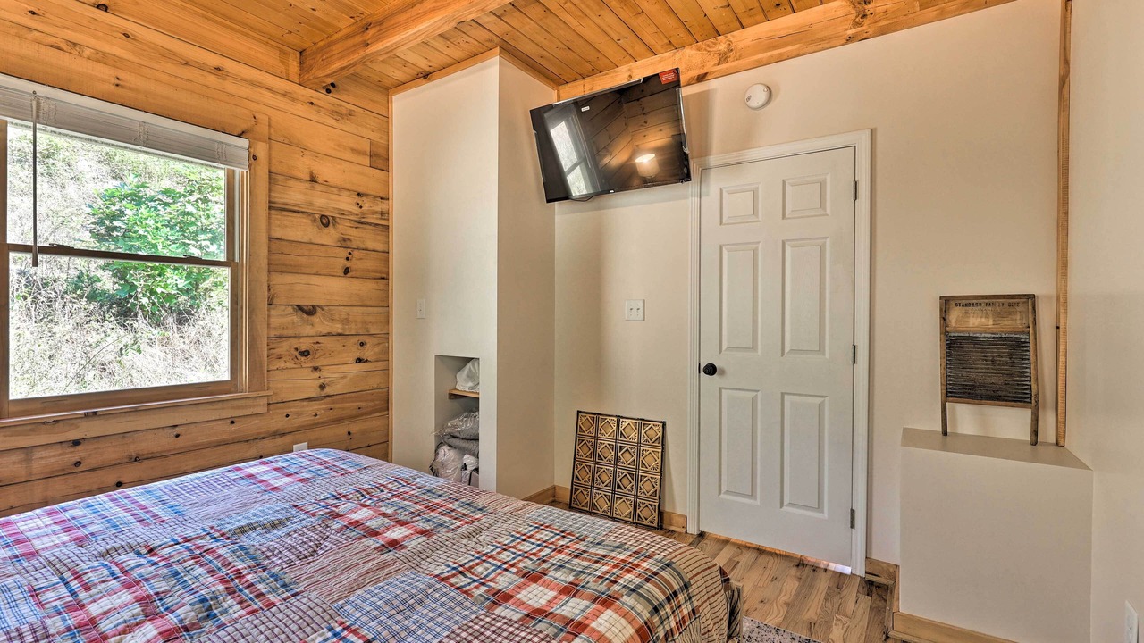 Photo of Bedroom in Purlear