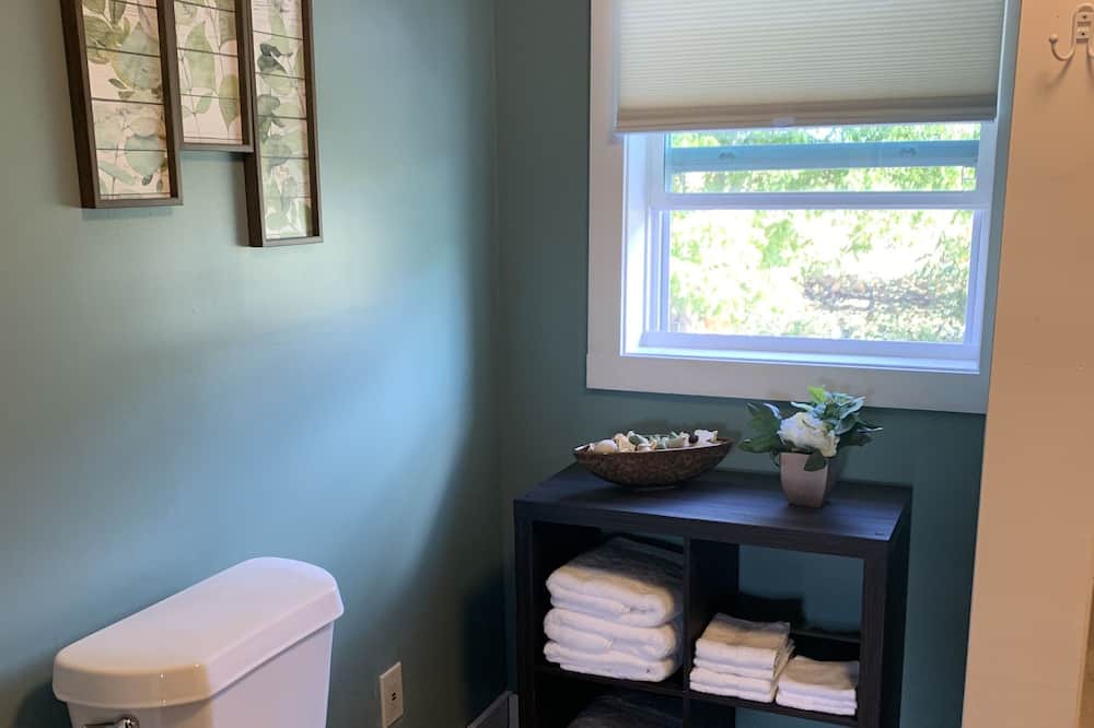 Photo of Bathroom in Piney Creek