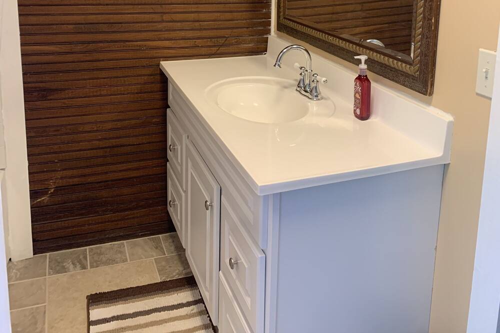 Photo of Bathroom in Piney Creek