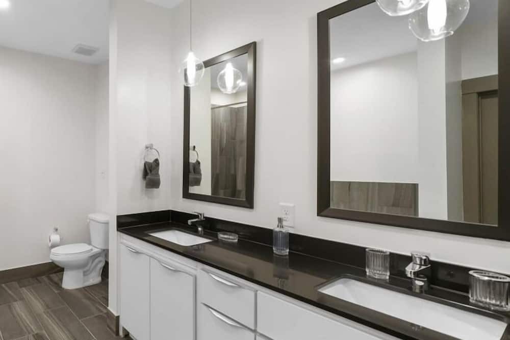 Photo of Bathroom in Second Ward