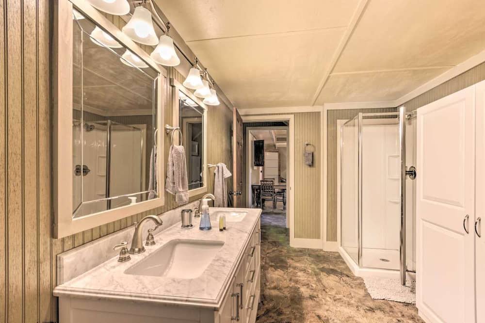 Photo of Bathroom in Frank