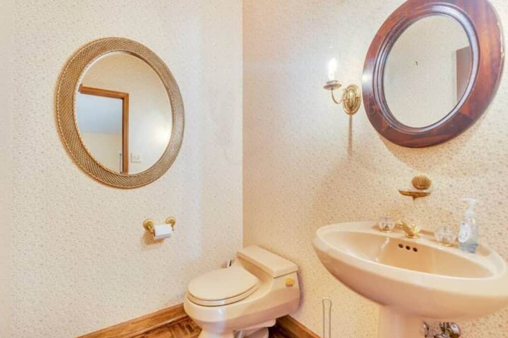 Photo of Bathroom in Steele Creek