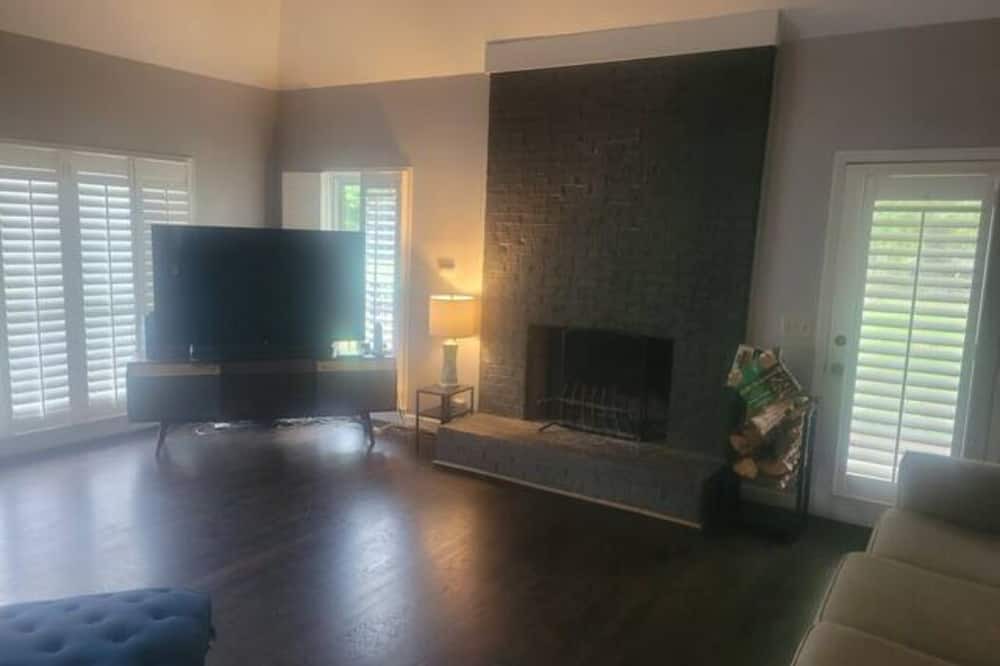 Photo of Livingroom in Steele Creek