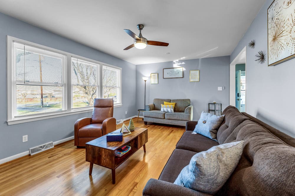 Photo of Livingroom in Greensboro