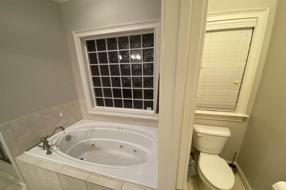 Photo of Bathroom in Cape Fear