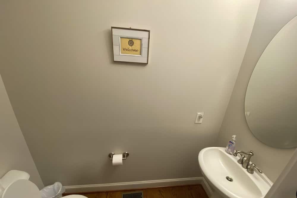 Photo of Bathroom in Cape Fear