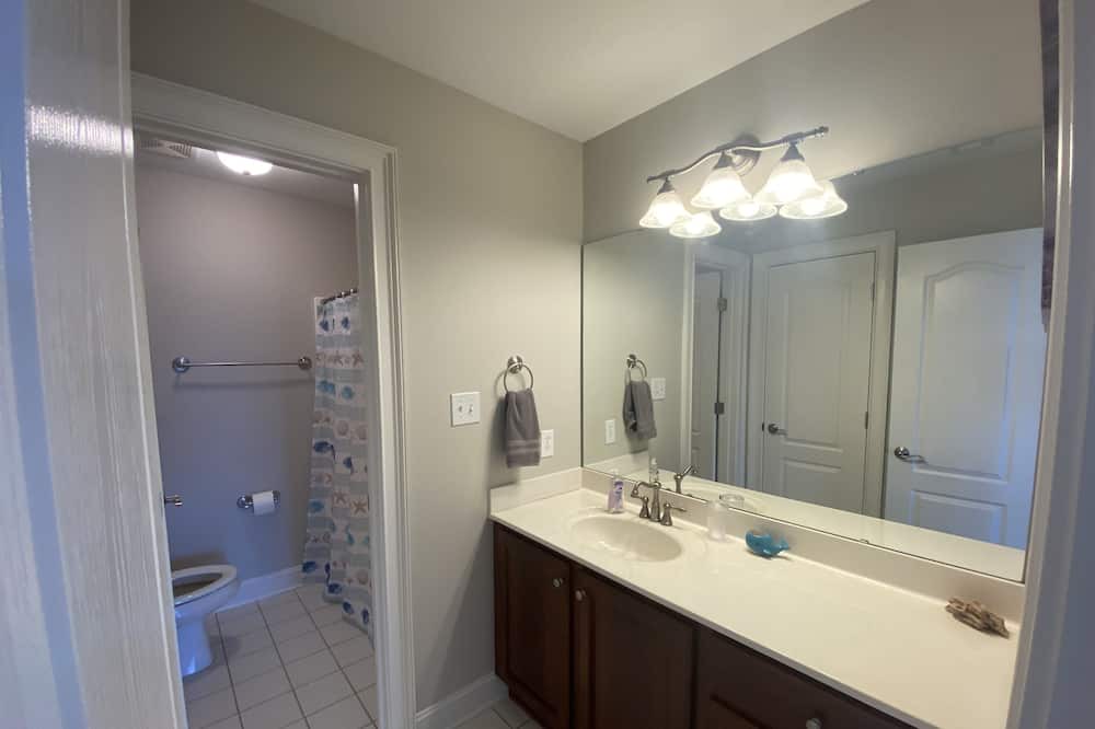 Photo of Bathroom in Cape Fear