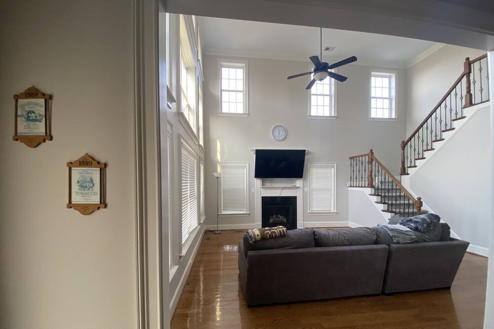Photo of Livingroom in Cape Fear