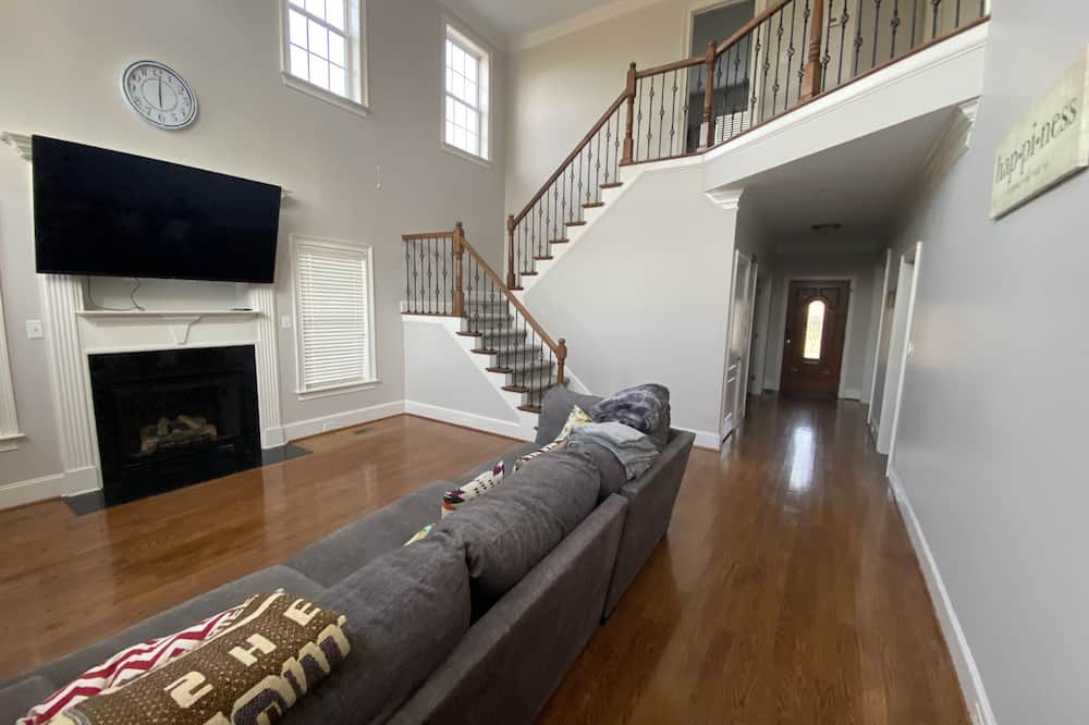 Photo of Livingroom in Cape Fear