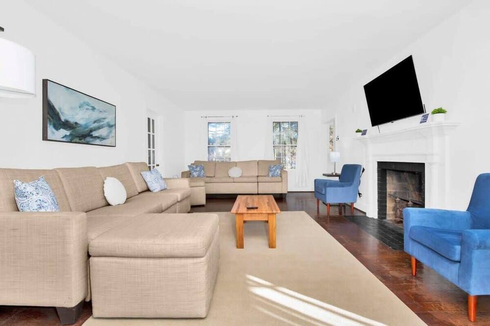 Photo of Livingroom in Terry Sanford