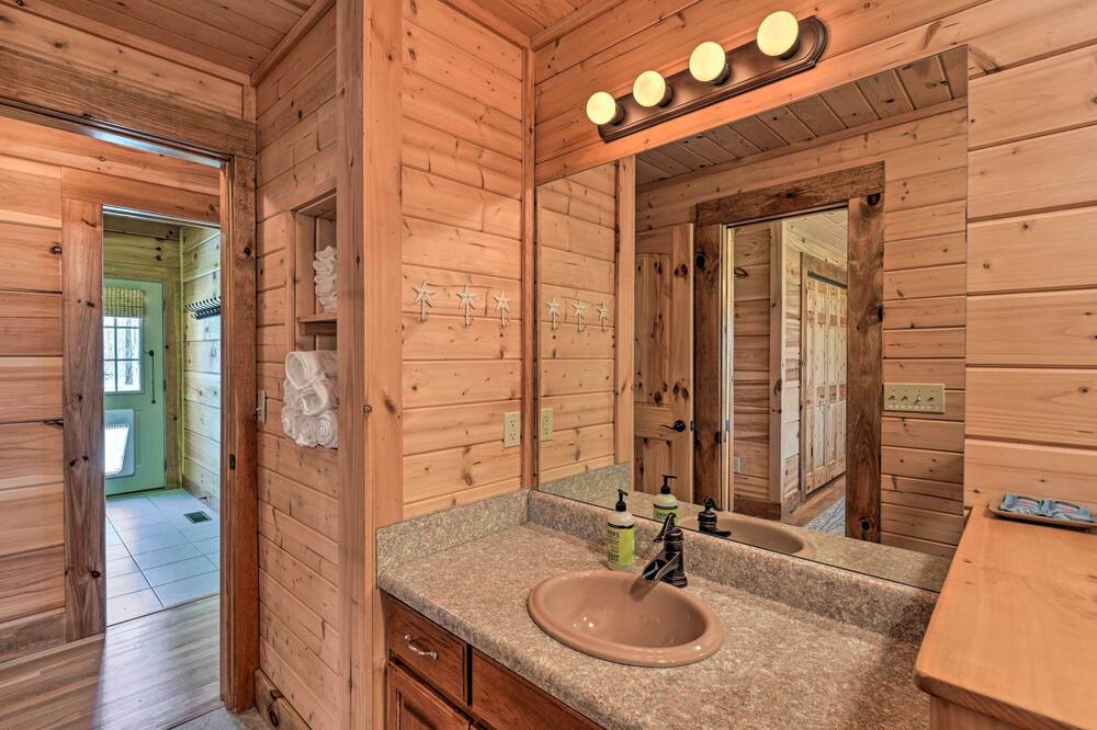 Photo of Bathroom in Smithville