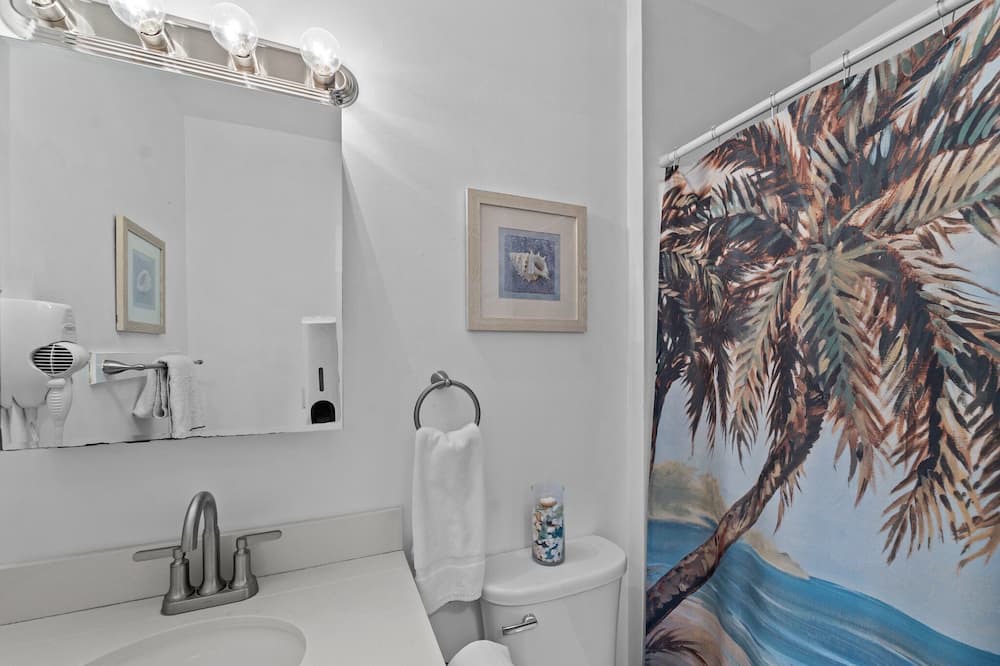 Photo of Bathroom in Colington Harbour