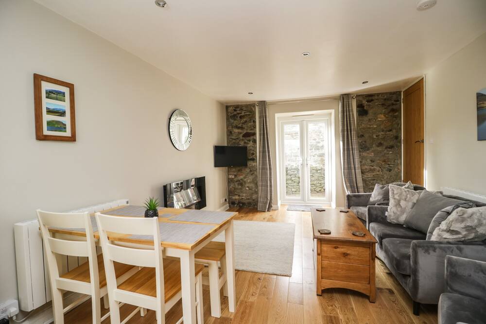 Photo of Livingroom in Scales