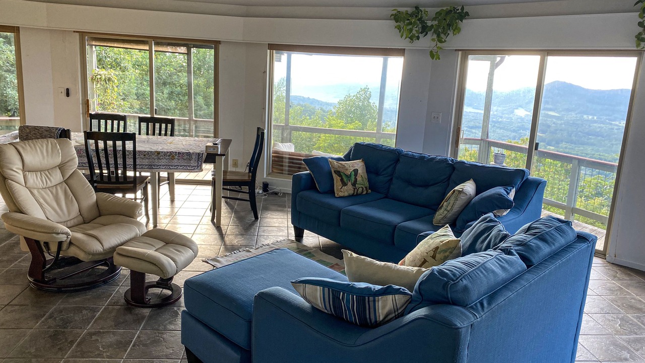 Photo of Livingroom in Bostic