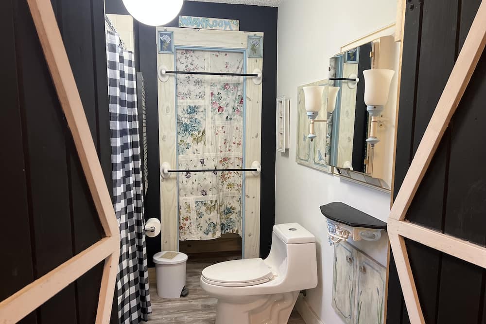 Photo of Bathroom in Gerton