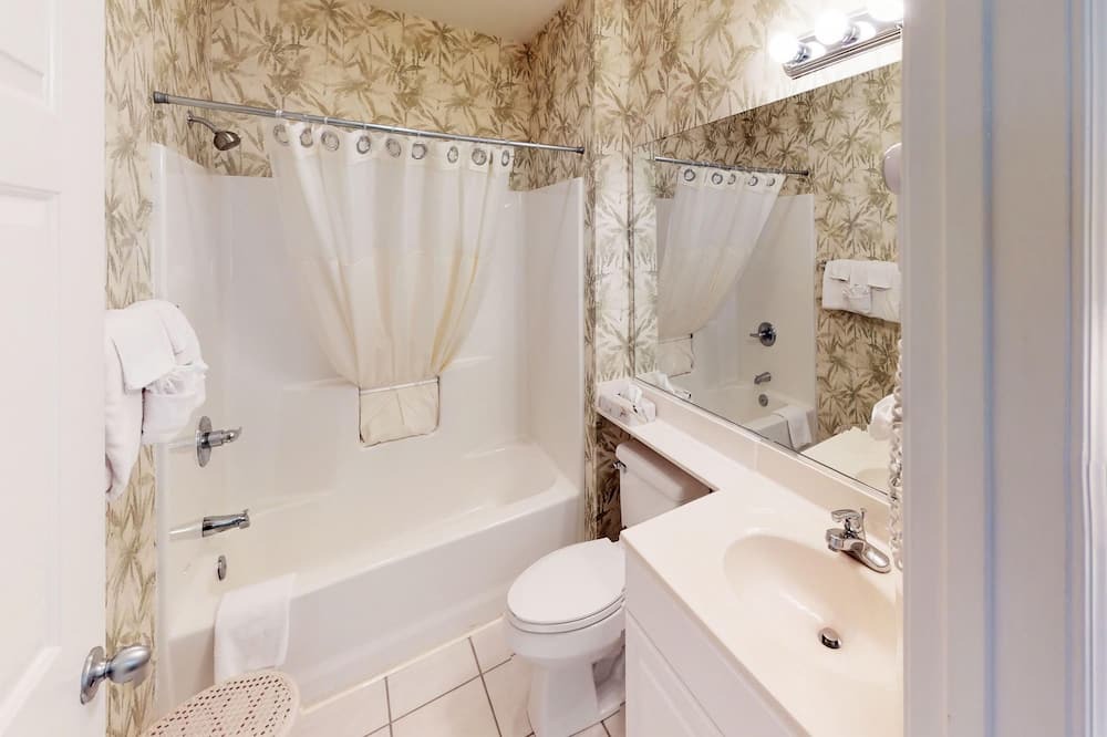 Photo of Bathroom in Sea Trail