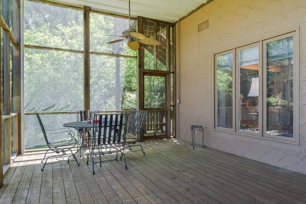 Photo of Patio Balcony in Lake Lure