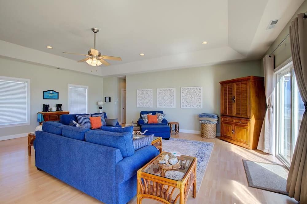 Photo of Livingroom in Village of Stump Sound