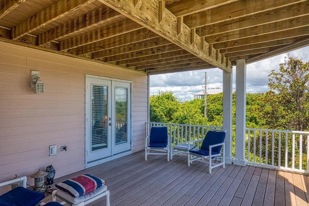 Photo of Patio Balcony in Village of Stump Sound