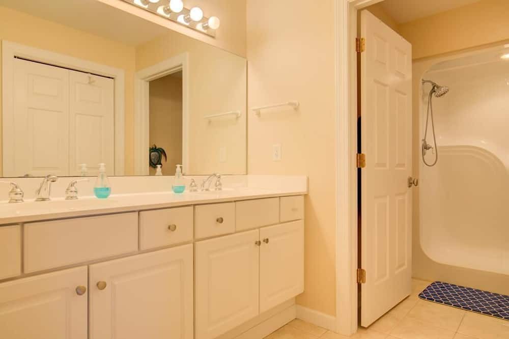 Photo of Bathroom in Village of Stump Sound