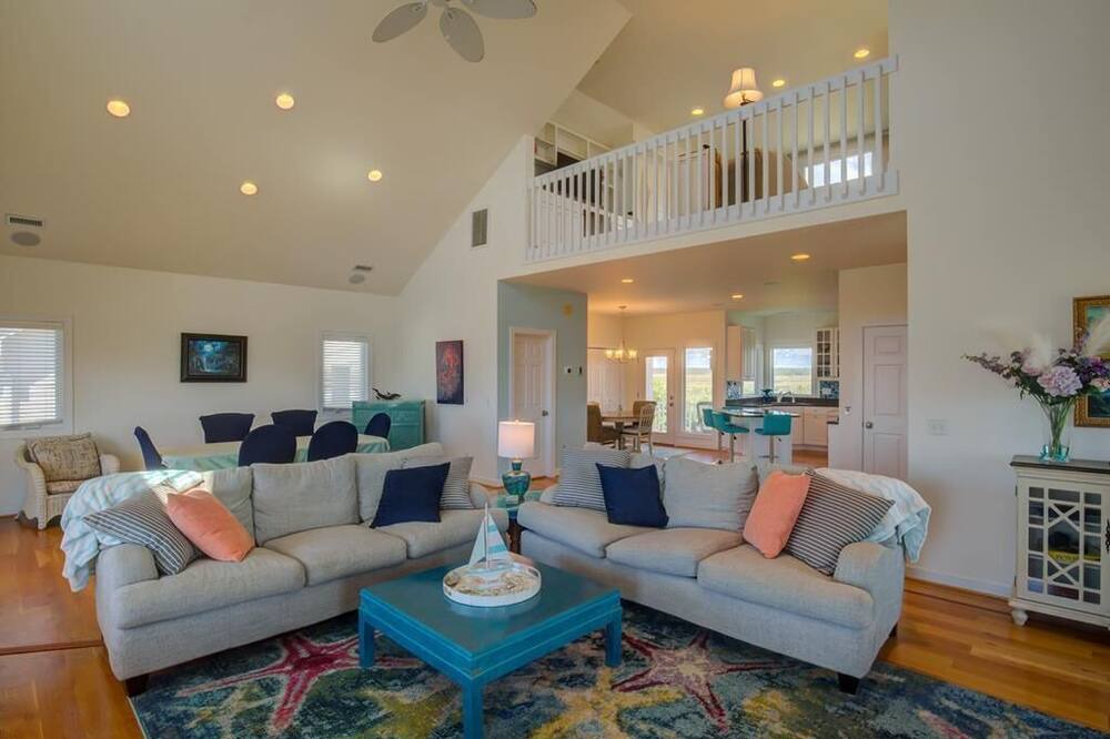 Photo of Livingroom in Village of Stump Sound