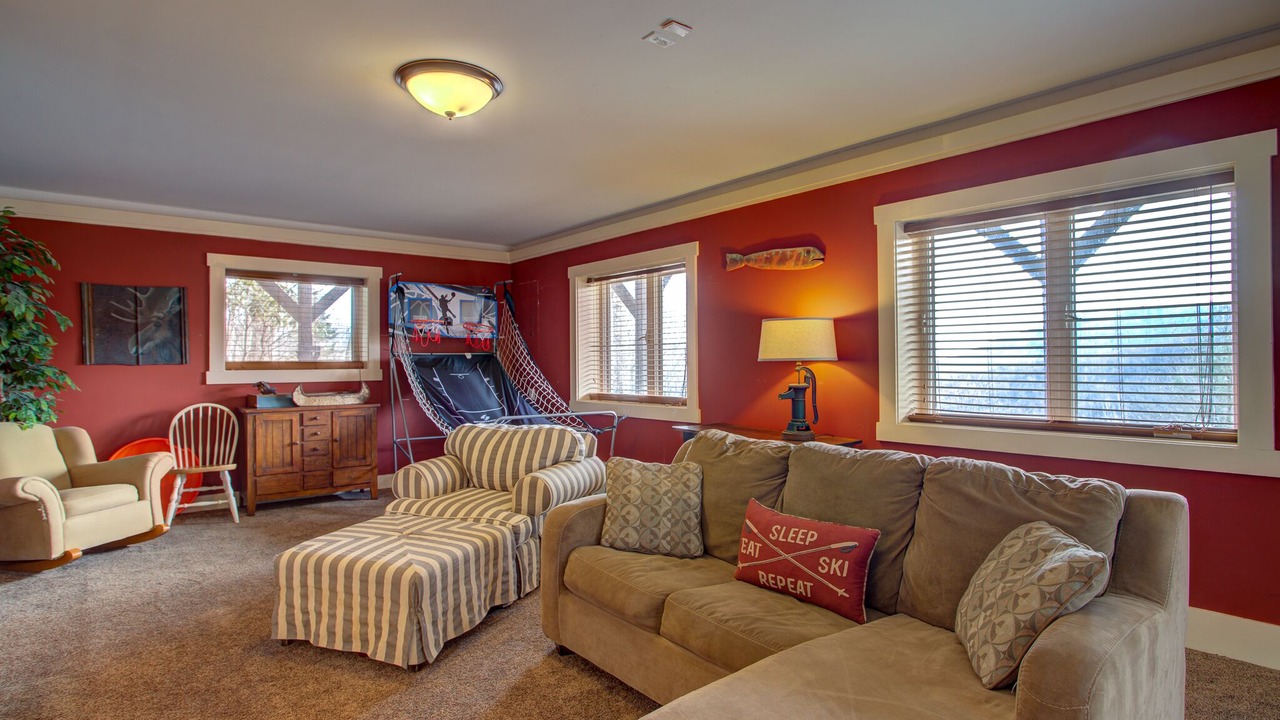 Photo of Livingroom in Seven Devils
