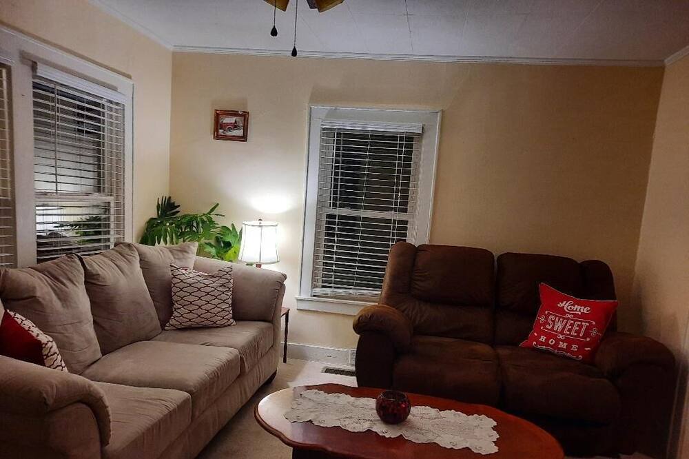 Photo of Livingroom in Southwest Raleigh