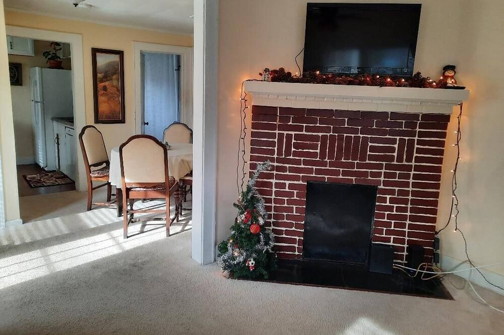 Photo of Livingroom in Southwest Raleigh