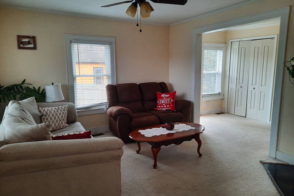 Photo of Livingroom in Southwest Raleigh