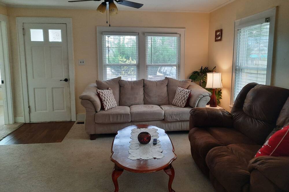 Photo of Livingroom in Southwest Raleigh
