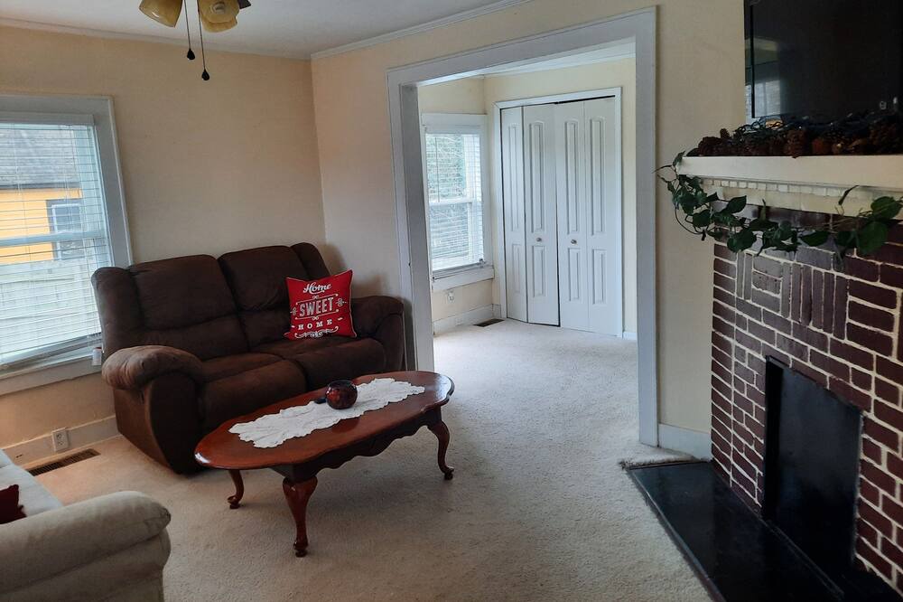 Photo of Livingroom in Southwest Raleigh