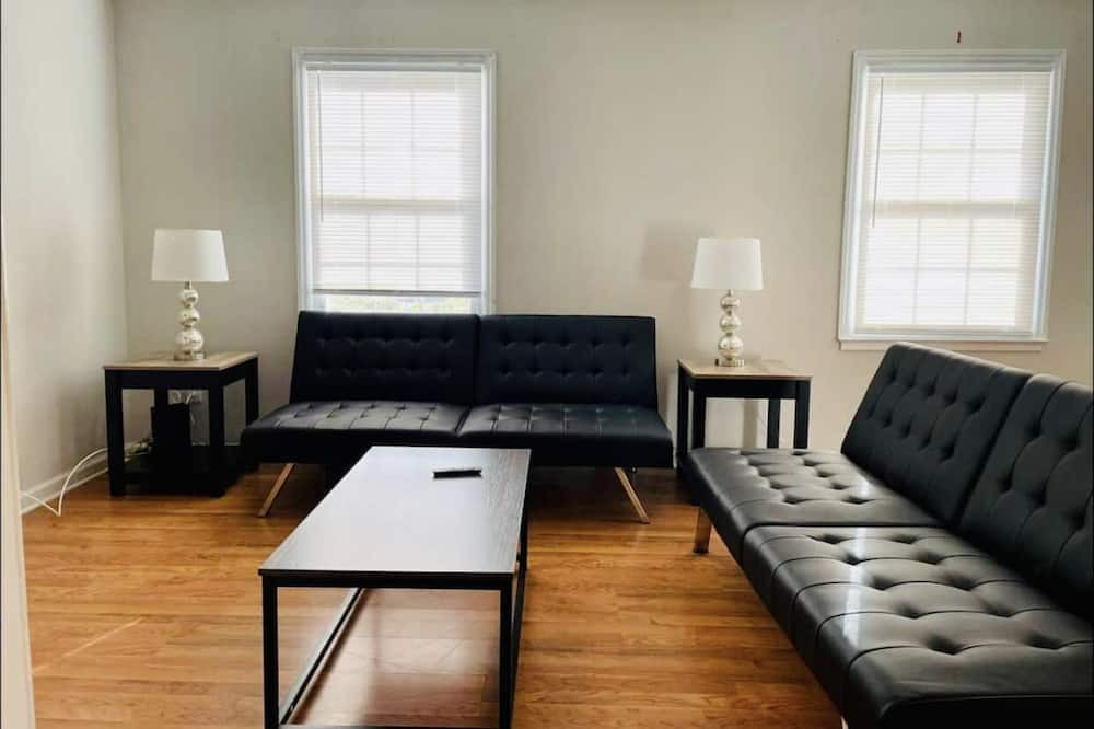 Photo of Livingroom in Elon