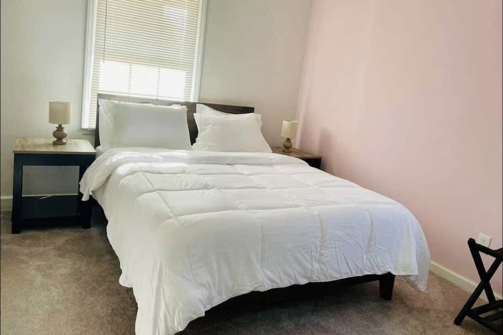 Photo of Bedroom in Elon