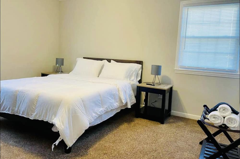 Photo of Bedroom in Elon
