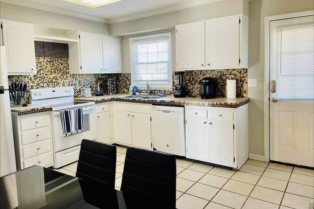 Photo of Kitchen in Elon